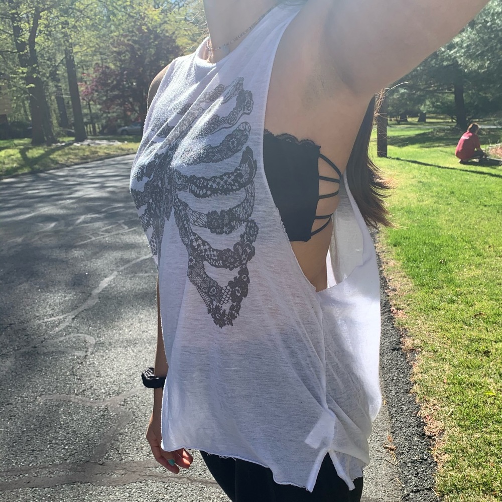 Lace Rib Design Thin Muscle Tee - Picture 2 of 2